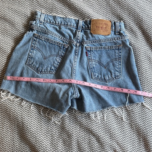 Vintage 90s Levi’s zipper fly cutoff shorts 28” waist - Picture 6 of 9